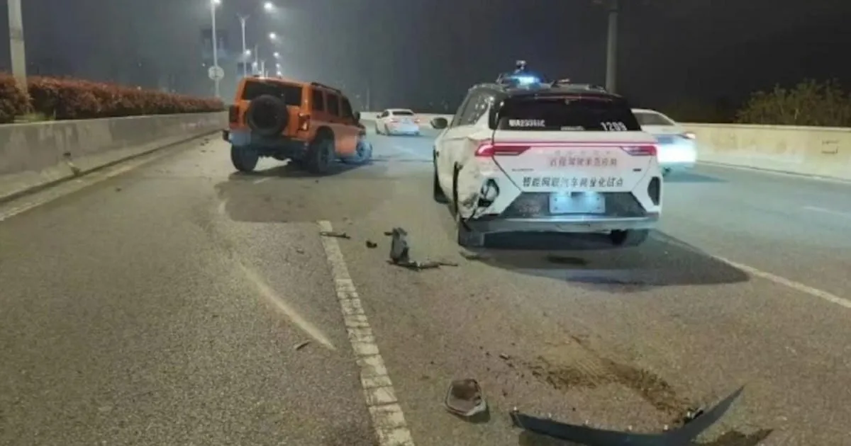 Hundreds of robotaxis suddenly freeze trapping their passengers on motorway